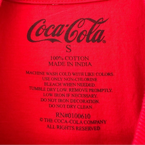 Coca Cola Polar Bear Print Graphic T-shirt - Picture 2 of 2